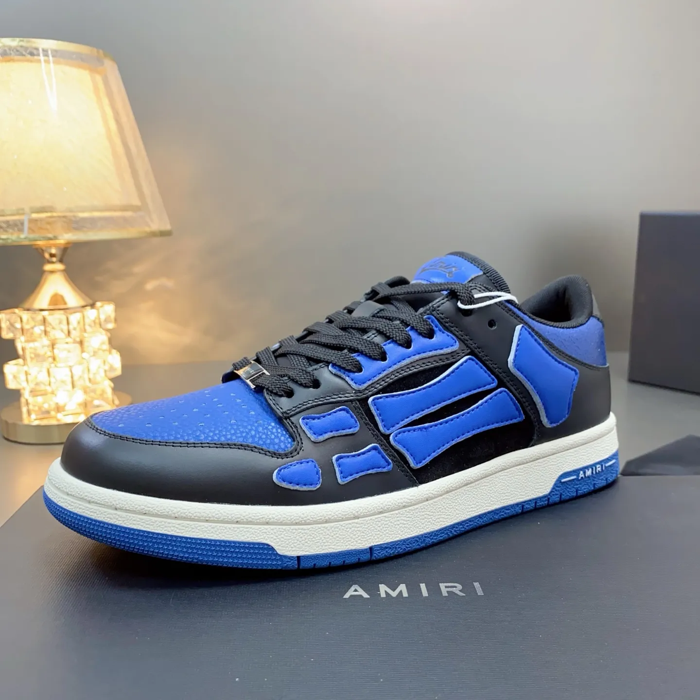 p580🐮🐮AMIRI Couple Style👑 The latest The Pacific Series Couple Style💀🦴Bone Stars Casual Sports Shoes Skateboard Shoes✔️ AMIRI's Pacific shoes are a sneaker that combines luxury and street style. Many celebrities and Internet celebrities have the same style. Its design and workmanship are very exquisite. Made of high-grade cow leather, soft to the touch and highly durable. 💎Fabrics: Original custom imported first-layer cowhide 💎Inner lining: Original customized breathable mesh 💎Foot: Original injection molded one-piece, comfortable, wear-resistant and not tiring for feet 💎Outsole: Original 1:1 molded three-color sole Original outsole 💎Sole thickness: 3CM 💎Size: Female 35-40 Male 39-46 💎Price; Top version 👑Special remarks Remark: (Female size 34 40 . Men's sizes 38 45 46 are customized and cannot be returned or exchanged. Please note when ordering! Thank you🤝🤝